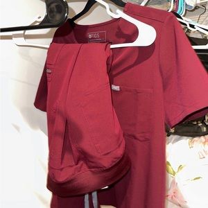 Figs Burgundy scrub set size large